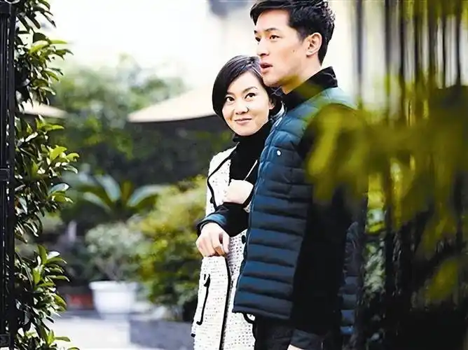 起因是一位圈内人士,曝出某位西北圈名导老婆,如今和这位导演已经处成