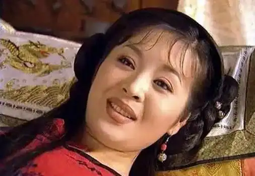 胡天鸽,越剧演员,以其独特的表演风格和深厚的功底在业界备受赞誉.