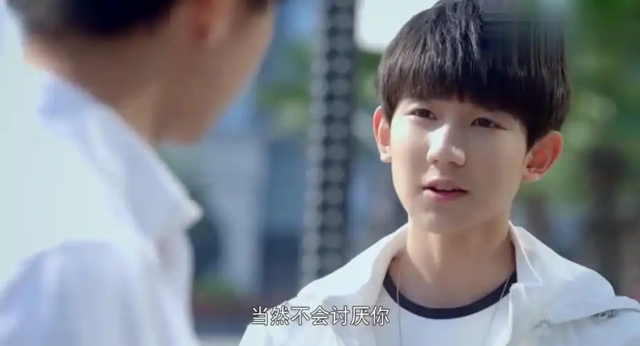 超少年密码:002给常安一副隐形眼镜,隐藏好自己的身份-影视综视频