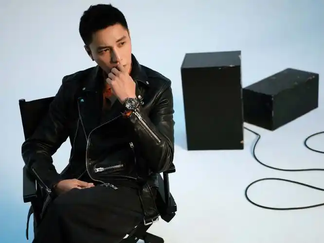 陈坤片场感花絮大片 皮衣寸头气质硬朗俊逸潇洒