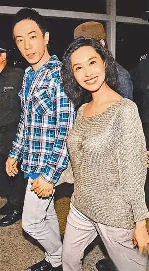 黄贯中,朱茵 申请注册结婚(图)