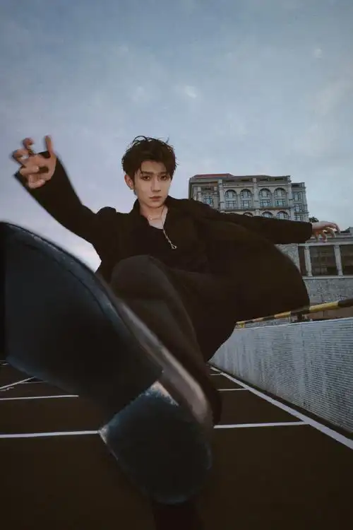 王源2024龙行绛气