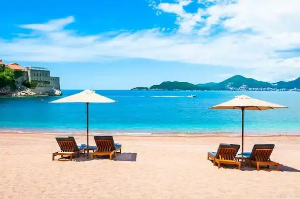 亚龙湾,这块位于中国海南岛三亚市的珍珠,是旅游者梦寐以求的热带天堂