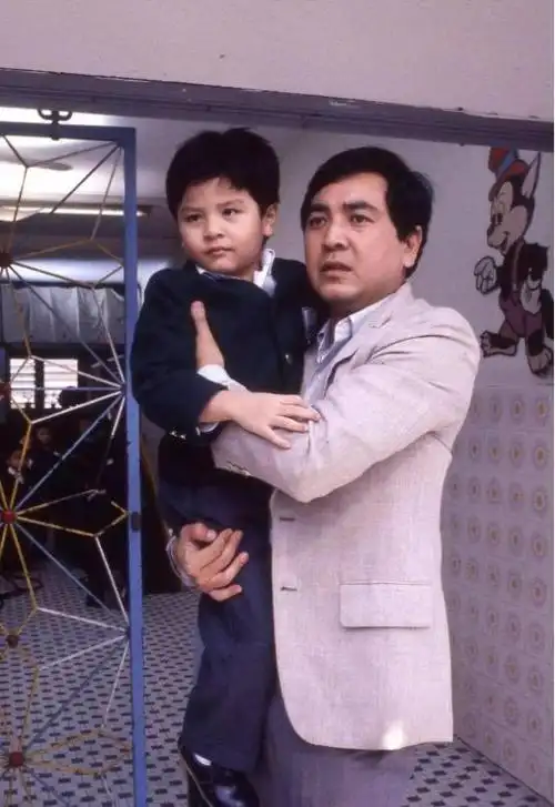 tvb老戏骨秦沛定居加拿大,女儿婚礼笑开怀,日籍妻子未露面