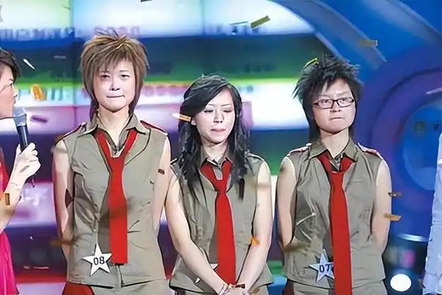 尚雯婕苦熬10年从歌手逆袭成老板自己淋雨也要扯烂别人雨伞