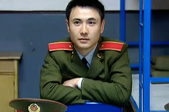 星扒客露肩的沈腾和制服诱惑的黄景瑜你选谁