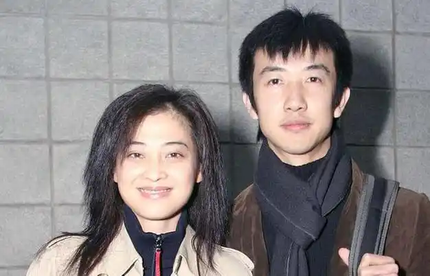 事实证明,47的"国民女神"李小冉,感情生活终不再是笑话|鄢颇|梅婷