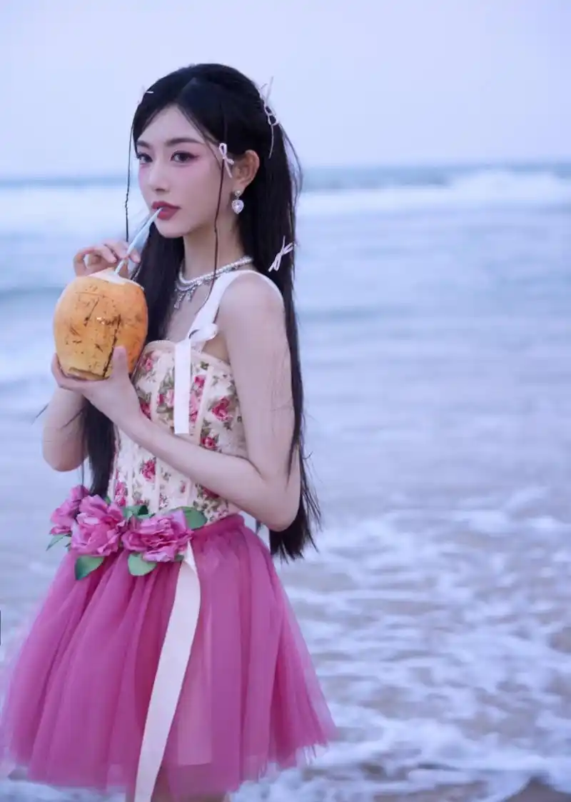 孔雪儿的身高有1米68,怪不得看着腿这么长,真是性感迷人.