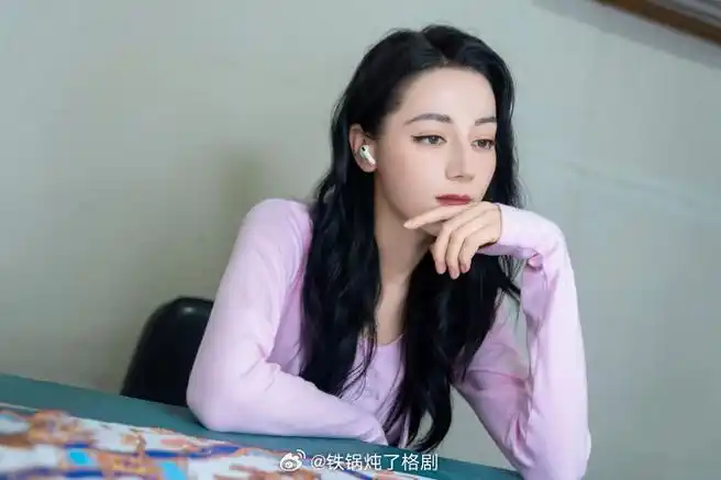 迪丽热巴怼脸照