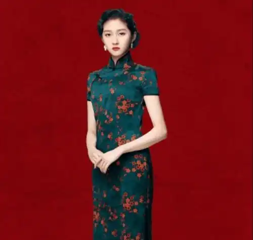 关晓彤旗袍出镜尽显古典美,温柔样子太迷人,网友:鹿晗真幸福