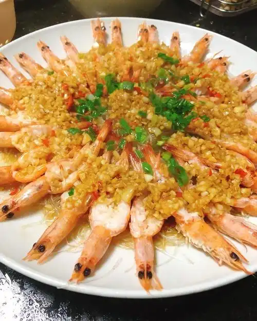 元气小饼干做的蒜蓉粉丝蒸虾