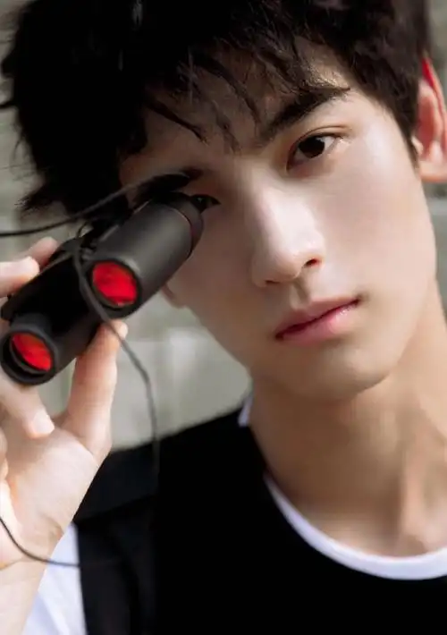 重庆籍演员22岁的重庆男演员黄俊捷身高一米八六