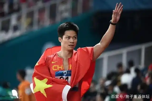 苏炳添赛场过生日 对手都跑来合影为他庆生 他却一口蛋糕都没吃