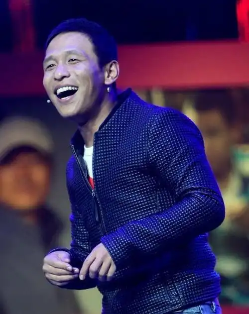 "赵本山徒弟"宋小宝:2段婚姻,二婚女粉丝王雪,31岁生龙凤胎