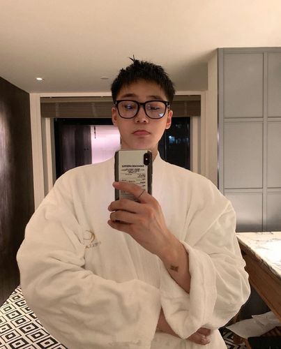 网红黑框素颜神器腮红眼镜男款ins风显脸小瘦潮流大方框平光眼睛