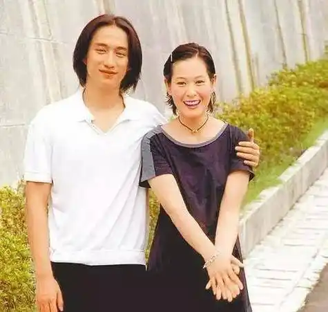 原创黄磊人设不保成爱情骗子被爆隐瞒孙莉17年曾多次求爱刘若英