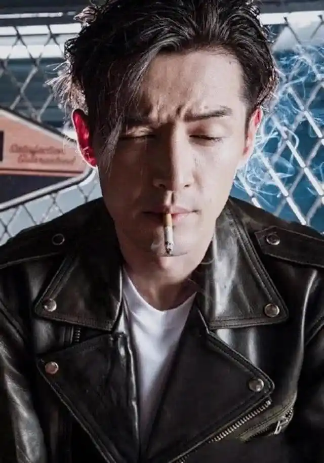 大家可能会好奇,明星们都这么有钱,那更爱抽烟的男星们,他们抽的香烟