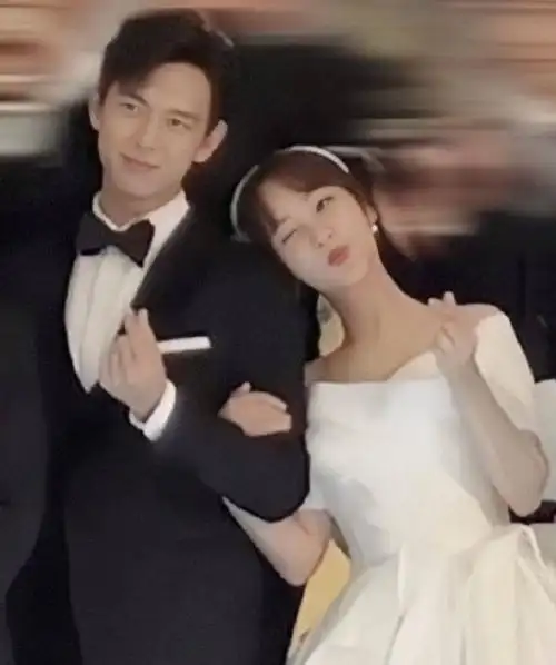 "佟言"夫妻办婚礼,杨紫婚纱造型太美了|李现_网易订阅