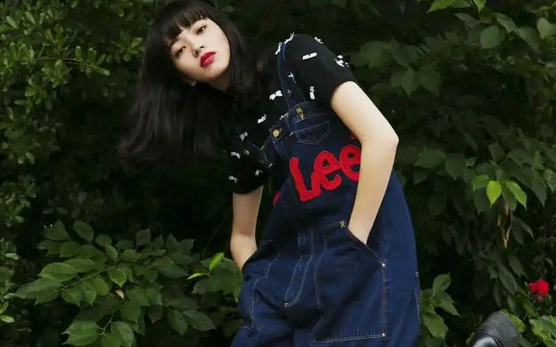 日本美女模特小松菜奈写真图片桌面壁纸