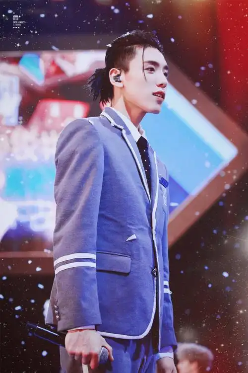 王子异#95#ninepercent王子异#20180406  出道舞台 hd有一天你挥鲻