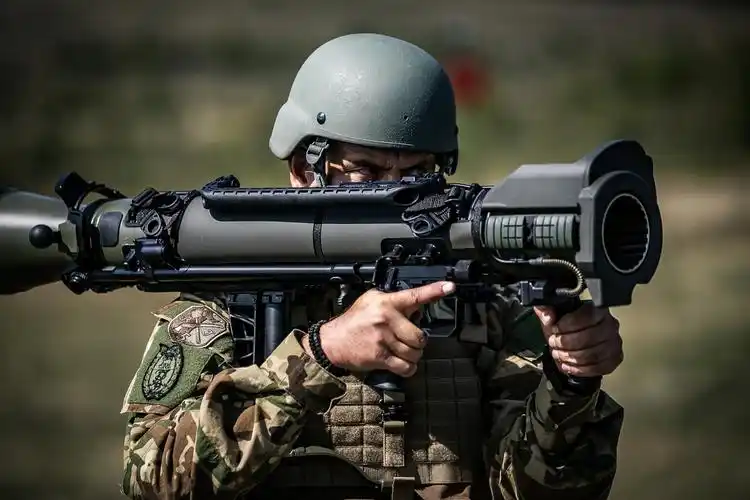 尔-古斯塔夫无后坐力炮