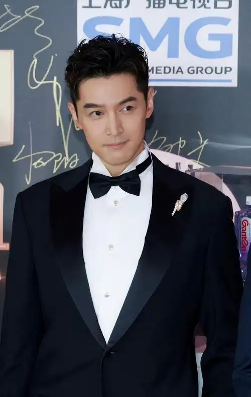 胡歌与妻子亲密近照上热搜:这松弛感,着实太让人羡慕了!