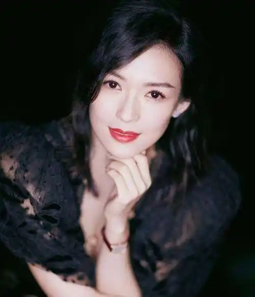 章子怡近照曝光,忙于新作的拍摄,脸庞消瘦惹人心疼!_汪峰刚_照片_网友