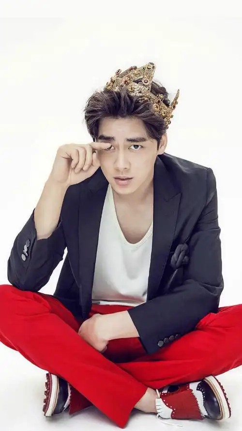 当红小鲜肉李易峰手机壁纸下载