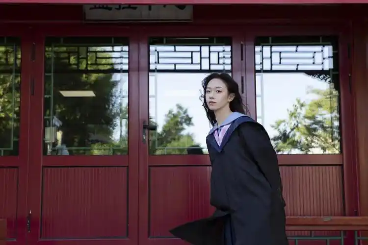 毕业照这样拍学士服穿搭分享