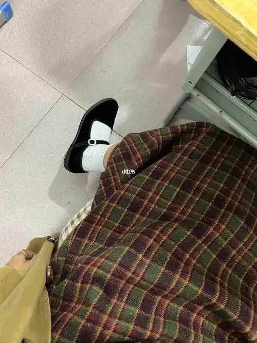 穿一双白袜子,不就是丝绒玛丽珍吗#玛丽珍  #老北京布鞋  #最百搭的鞋