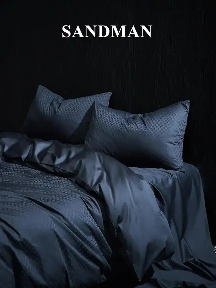 星耀裸感82暗蓝色床品看上去是真的高级!