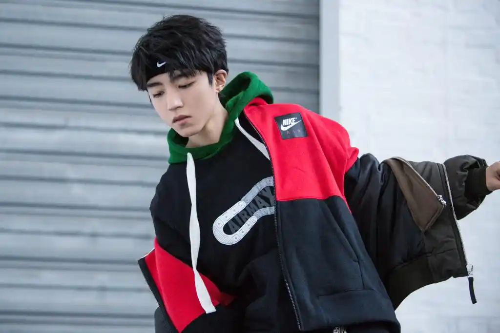 王俊凯最新时尚壁纸_酷帅偶像王俊凯