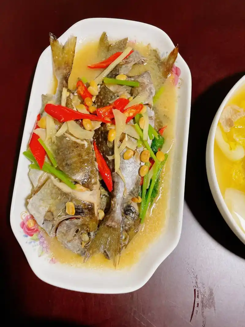 潮汕家常菜 金针菇饺子汤 清炒娃娃菜 黄豆酱焖煮泥猛鱼 家常做法简单