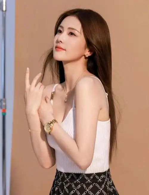 白鹿原名也不叫白鹿,没有当演员之前,她叫白梦妍,是一名杂志模特.