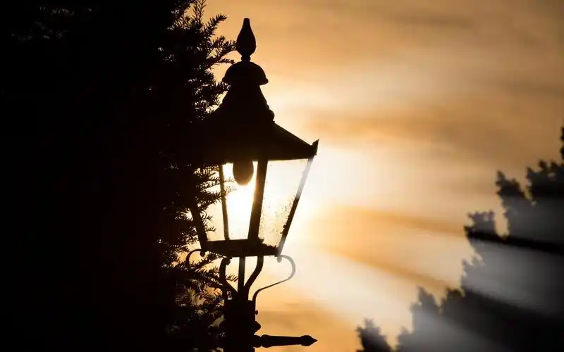 简约路灯复古高清图片桌面壁纸