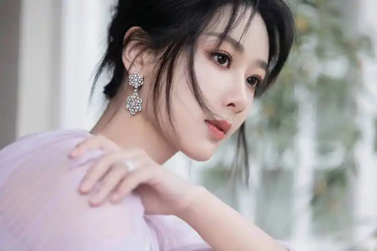 微博之夜女明星造型 第二弹_迪丽热巴_礼服_裙子