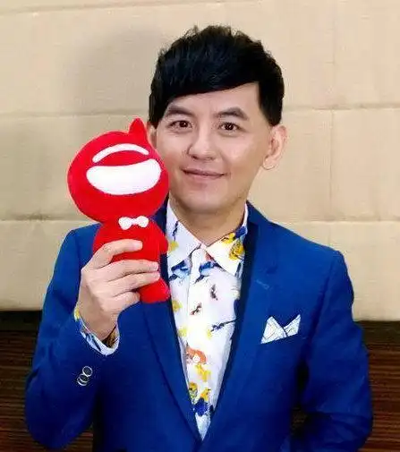 曾志伟女儿曾宝仪45岁无人娶,?前男友爆出内幕, 网友: 毁三观