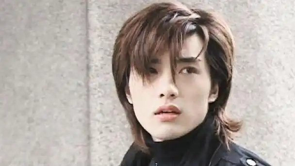 那些常年留长发的男星不剪短发的原因只有一个怕你心动