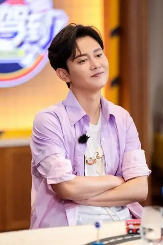 简介:孟鹤堂《新手驾到》第十期剧照图片,分享一组孟鹤堂图片给大家