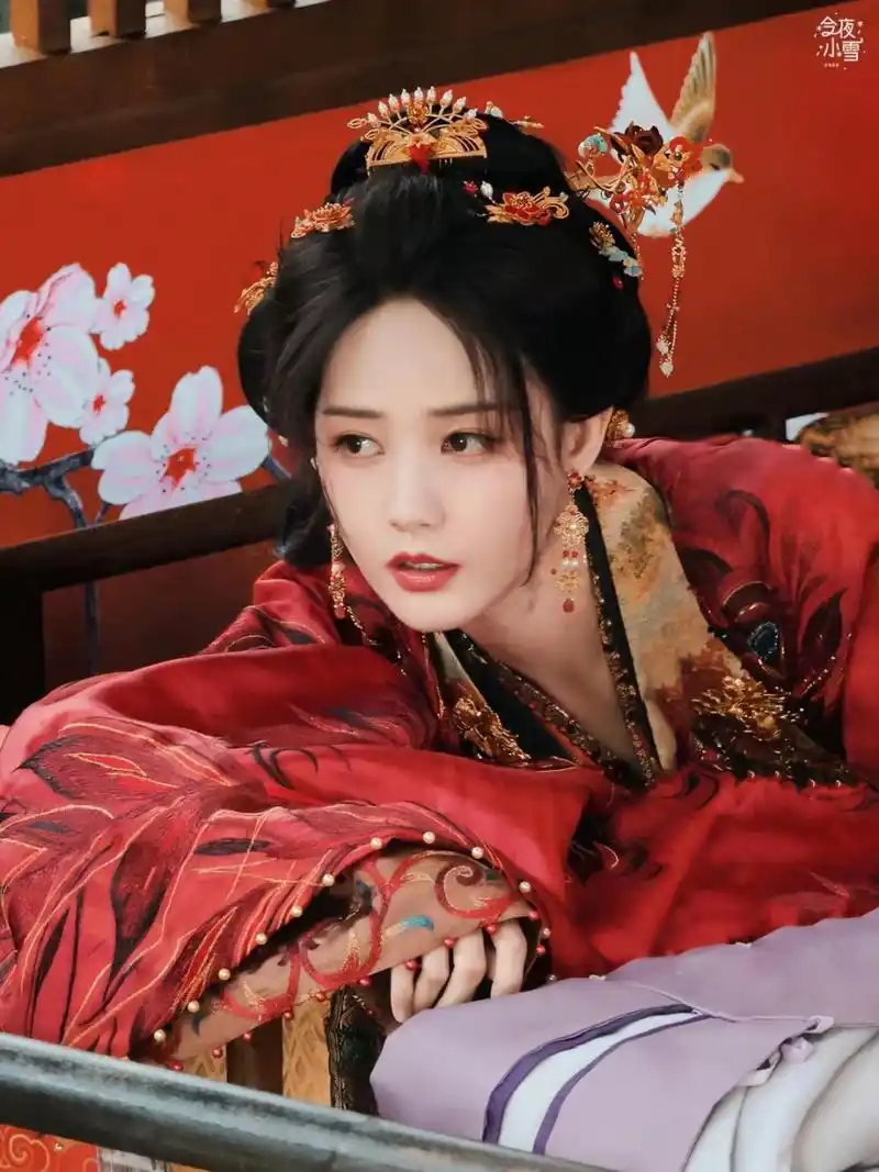 可叹惊鸿;李一桐 云秀行 红秀丽 #影视妆造# #服化道# #影视剧# #古装