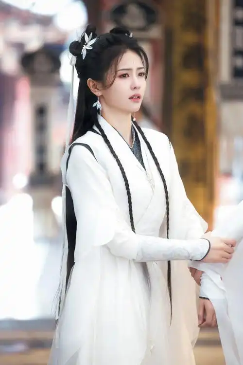 白鹿黎苏苏眼里含泪剧照##白鹿黎苏苏白衣含泪剧照