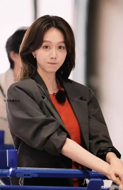 刚获得白玉兰奖最佳女配的女演员姜妍,已出现在综艺《中餐厅》