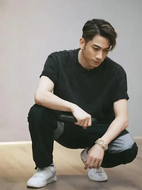 吴卓羲好他妈帅