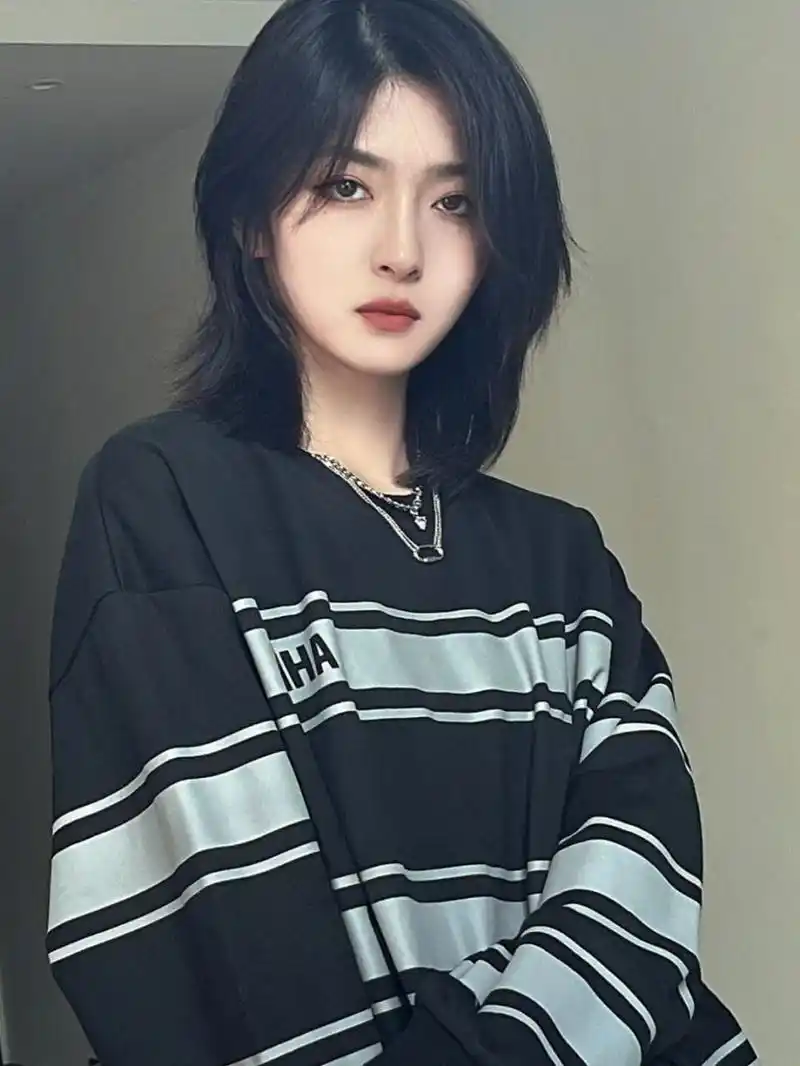 太喜欢了～酷飒感十足瘦脸 发型长度中长发锁骨位置,女生不能错过的酷