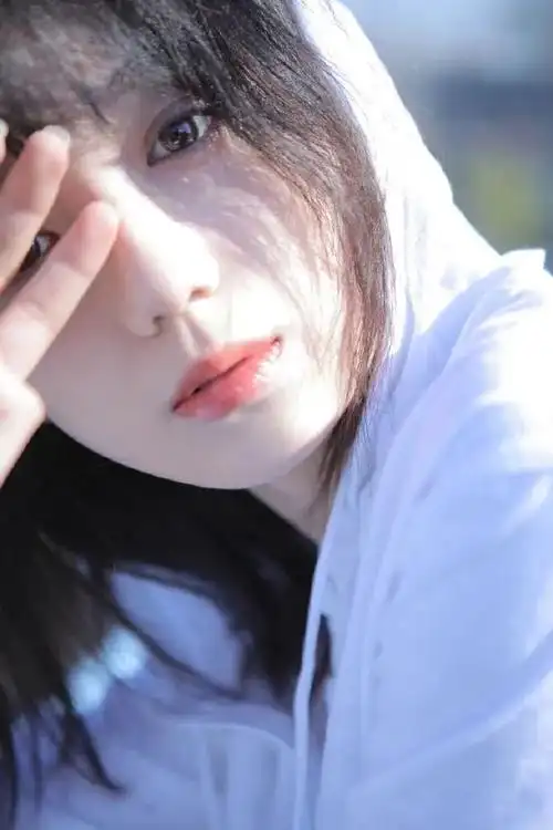 冷白皮路人美女气质清冷写真