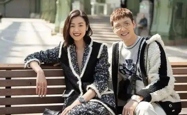 html  target=_blank>陈伟霆 /a>谈恋爱,三个细节看出,刘雯不是 a