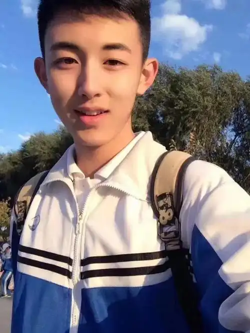 其实我觉得郭俊辰的自己微博发的照片还行呀算高p吗