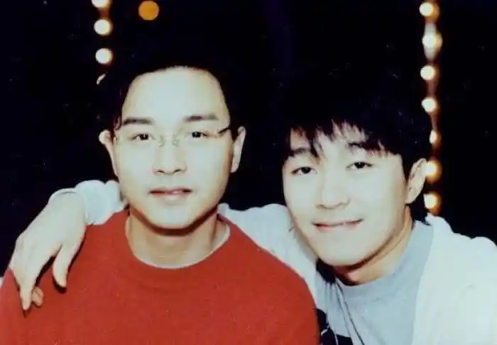 周星驰与各明星合影的珍贵照片,最后一张堪称经典