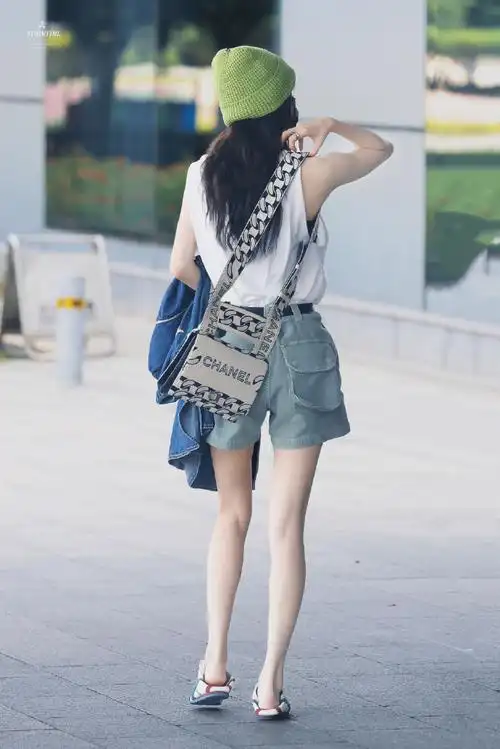 素颜的杨幂#杨幂最新机场饭拍!