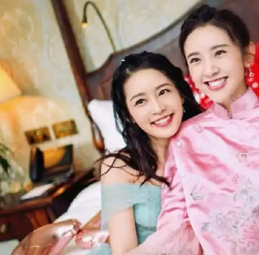 唐艺昕,张若昀大婚,伴娘团未修图照片曝光,唯有她美到让人窒息